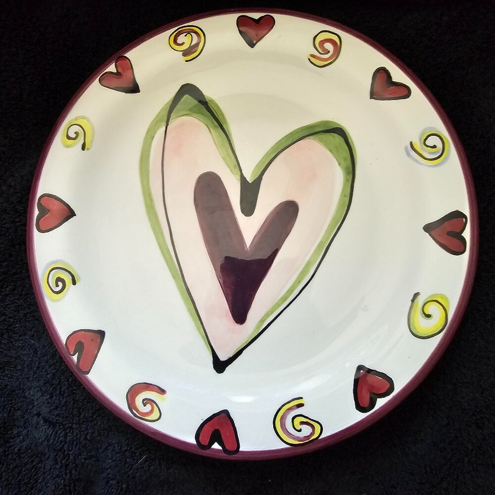 Tika Home ETC, Inc 8 " Round Ceramic Heart Plate